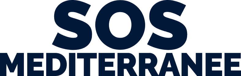 Il testo SOS MEDITERRANEE in grassetto, in lettere maiuscole blu scuro su sfondo trasparente, evidenzia l'impegno pro bono dell'organizzazione.